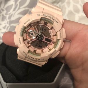 BRAND NEW G-SHOCK (worn once)